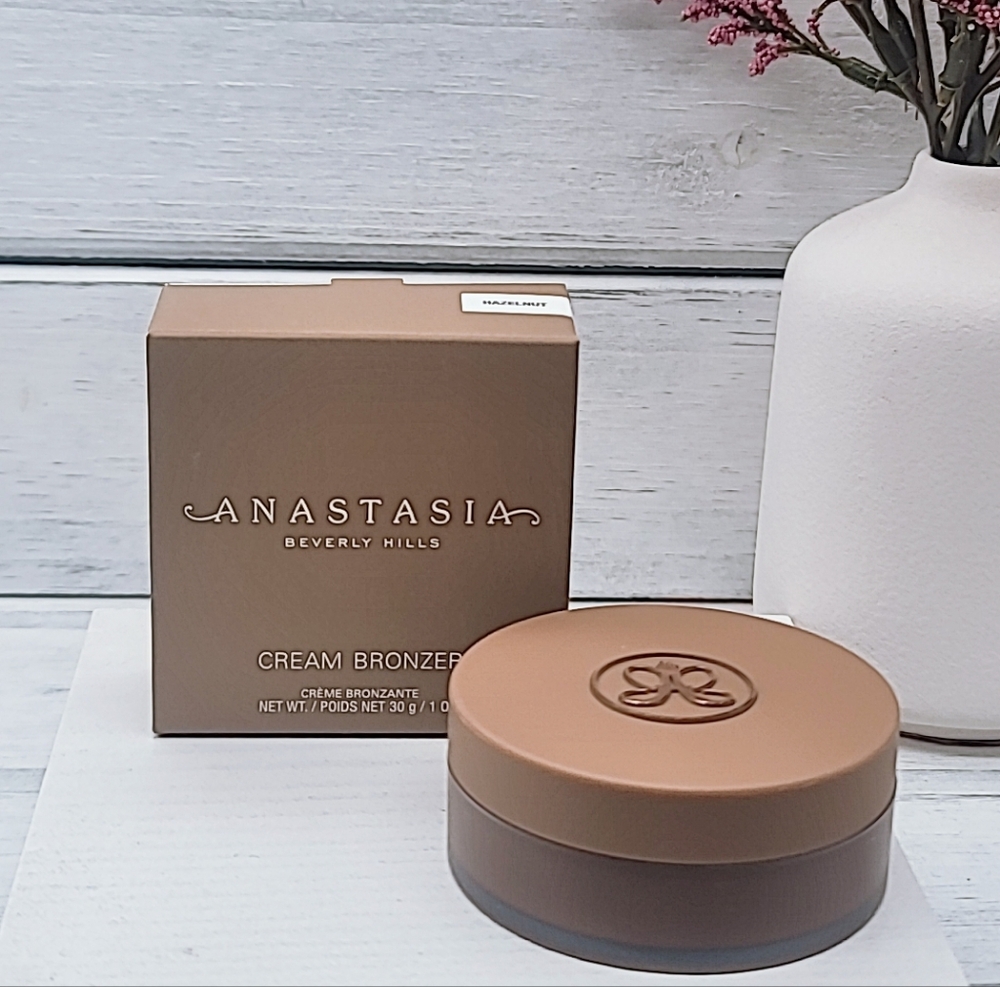 Anastasia Beverly Hills Cream Bronzer in Hazelnut